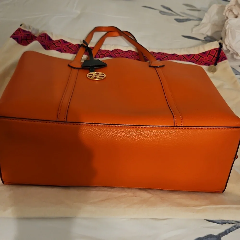 NWOTs Tory Burch Perry Triple Compartment Tote. - Picture 4 of 12